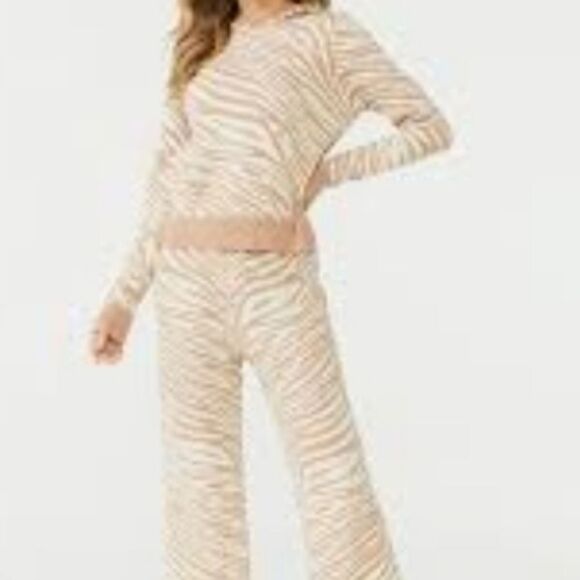 Sofia Vergara Zebra Print 2-Piece Lounge Set - Picture 3 of 16